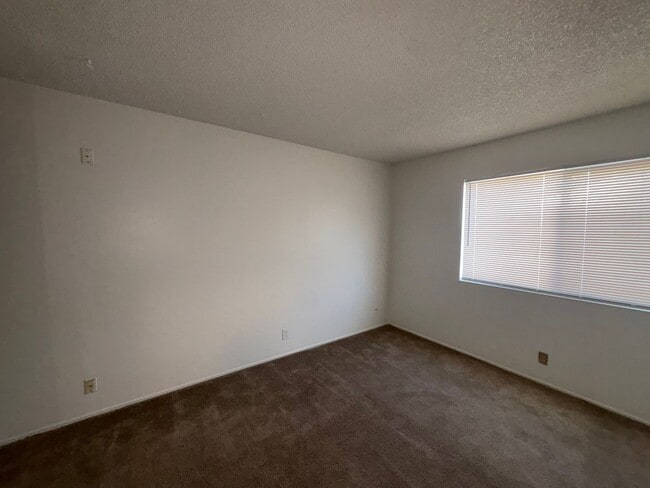 Building Photo - 731 Northampton Dr