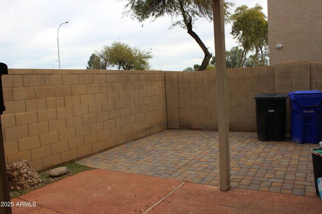 Building Photo - 1364 S Wagon Wheel Ct