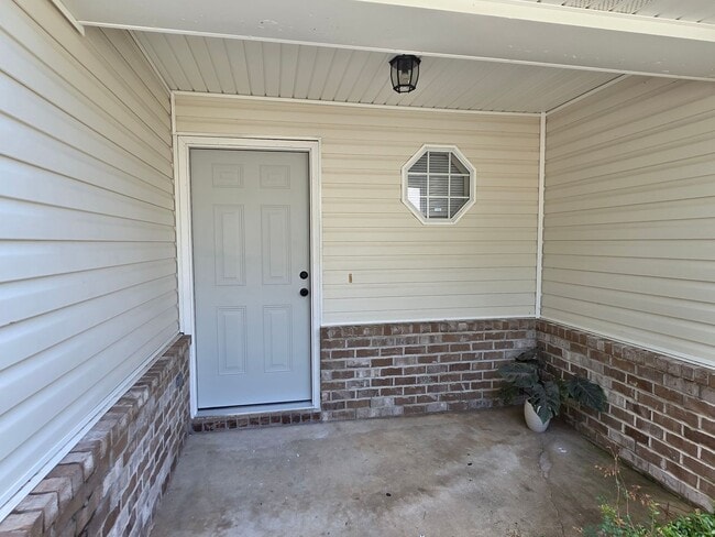 Building Photo - 1118 Towne Pk E Dr