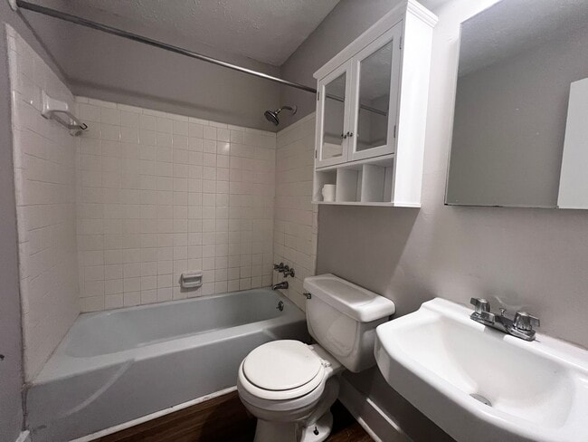 Building Photo - 571 Whitehead Rd