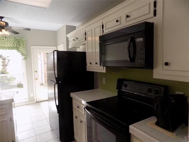 Building Photo - 4602 Cherry Tree Terrace