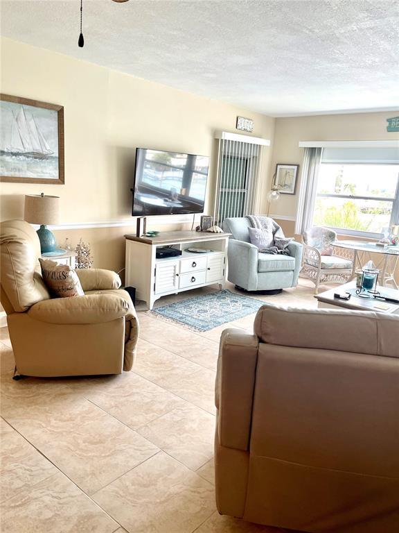 Building Photo - 4650 Cove Cir