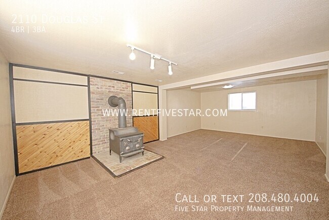 Building Photo - 2110 Douglas St