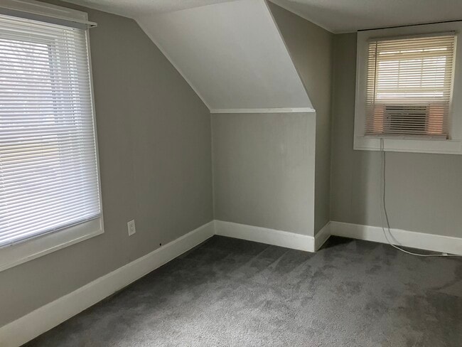 Building Photo - 607 E Farnum Ave