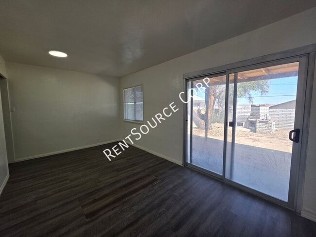 Building Photo - 671 Flora St