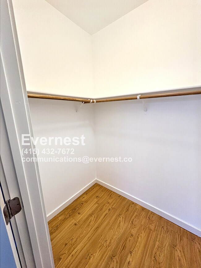 Building Photo - Beautiful 2 bed 2 bath in Oakland!