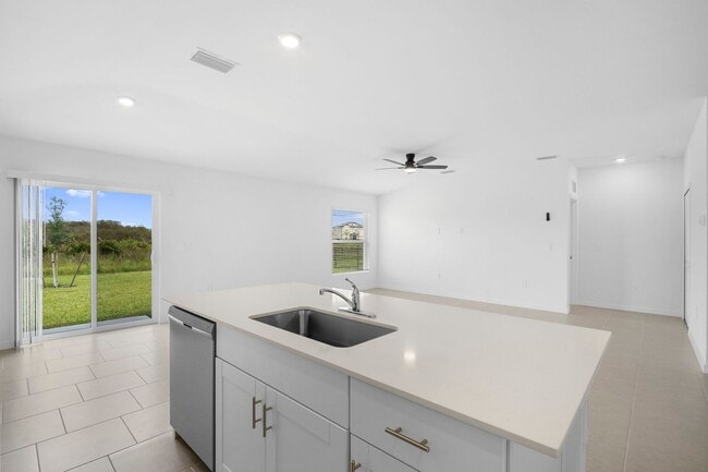 Building Photo - Brand New construction 4 bedrooms 2 bathro...