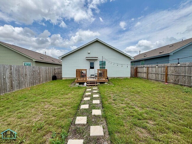 Building Photo - Welcome Home to this Charming 3-Bedroom 2-...