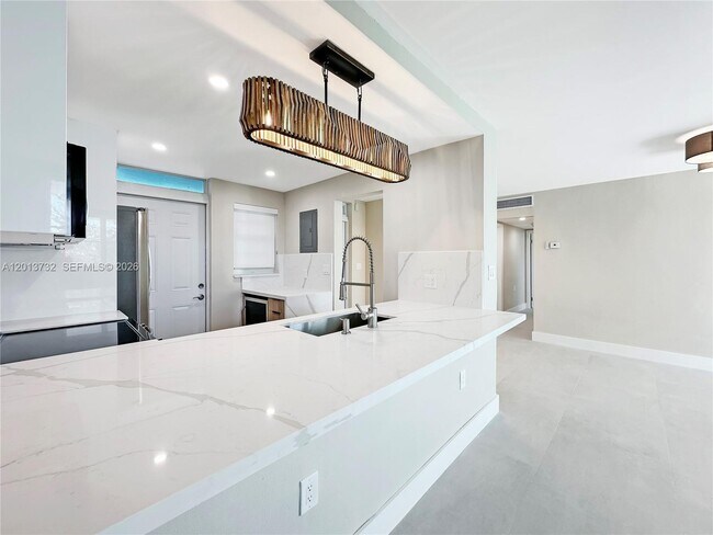 Building Photo - 1145 Normandy Dr