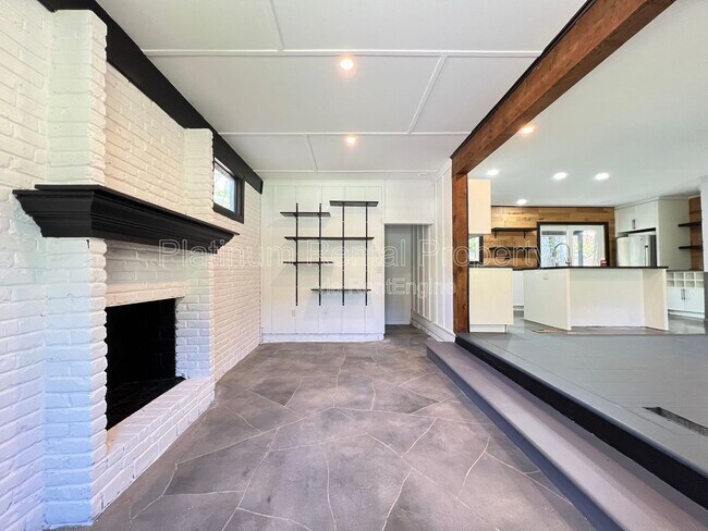 Building Photo - 2170 Beech Valley Dr