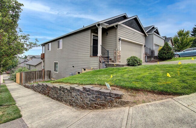 Building Photo - 3bd 2.5ba Daylight Ranch Home on Corner Lot