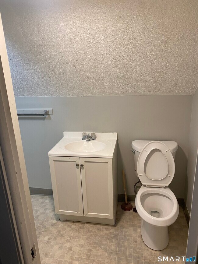 Building Photo - 1880 Seaview Ave