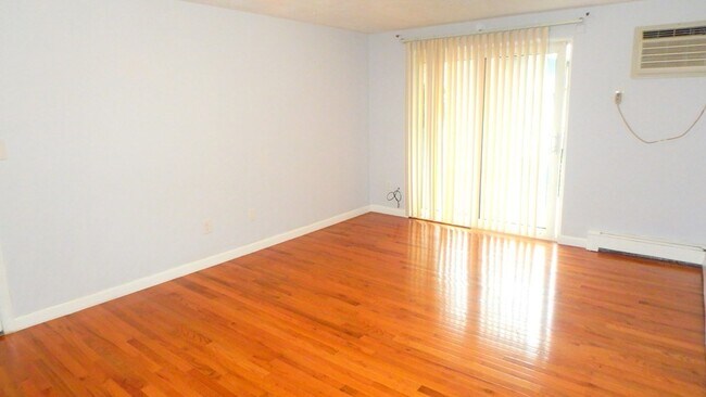 Building Photo - 11 Woodcrest Ct