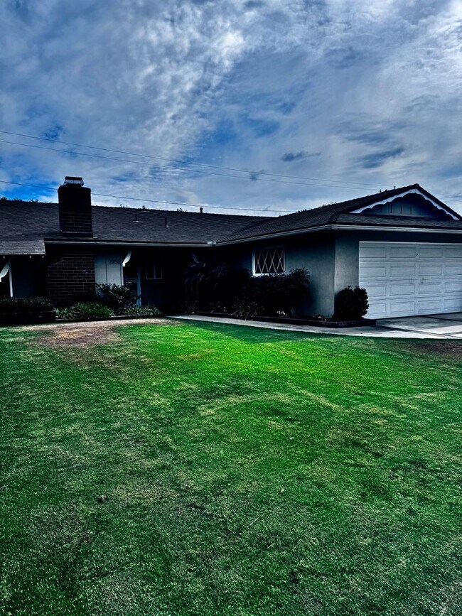 Building Photo - Beautiful 4 bed 2 baths house in a great a...