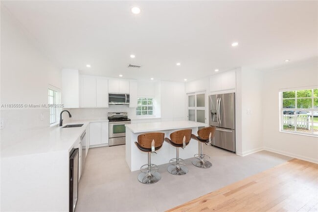 Building Photo - 6520 SW 76th St
