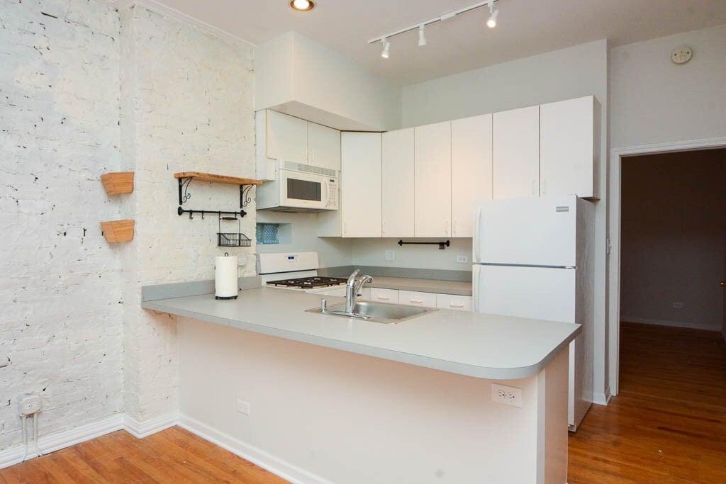 Building Photo - 1129 N Winchester Ave