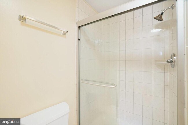 Building Photo - 4339 Cedarlake Ct