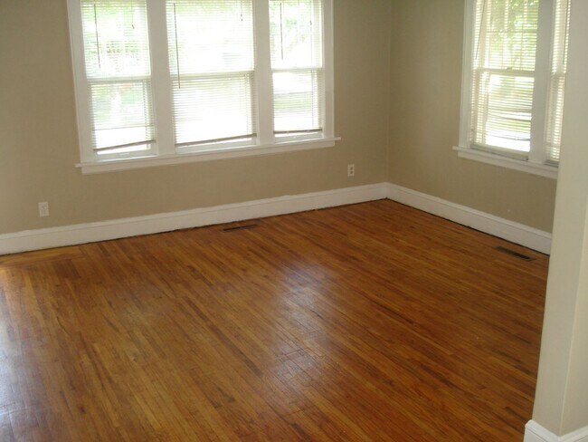 Building Photo - 400-402 Burr