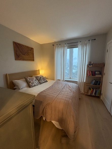 Building Photo - 932 Broadway