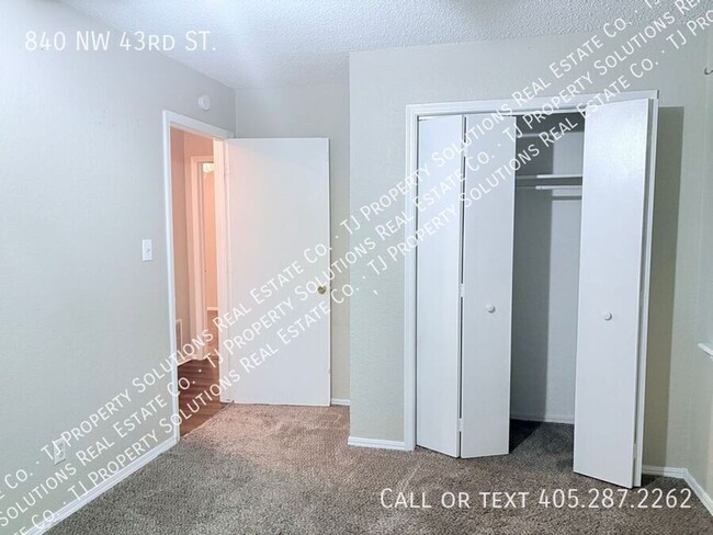 Building Photo - Three bedroom home near Uptown!