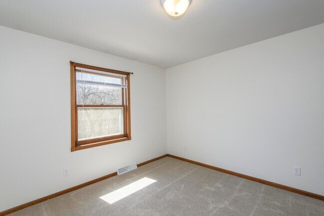 Building Photo - 208 Applewood Ln