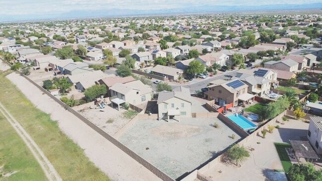 Building Photo - 4BR / 2.5BA Home with Expansive Lot – 2-Car Garage, Community Pools & Golf