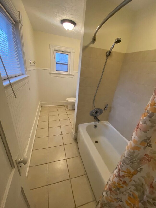 Building Photo - 614 S 8th St