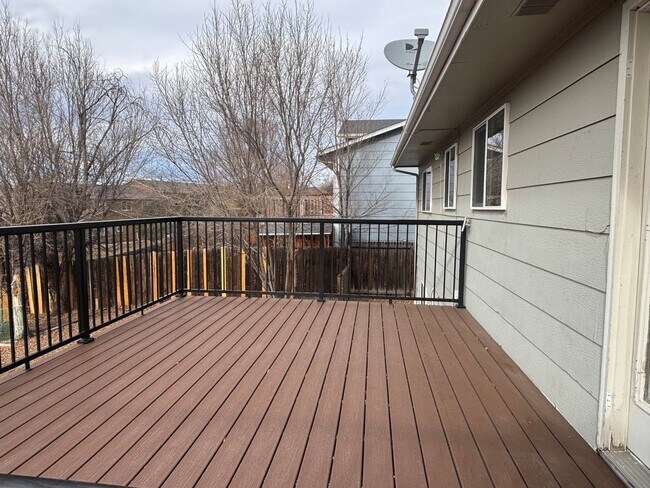 Building Photo - 5 Bed, 2 Bath Ranch-style w/ A/C! - Available Now! - MileStone Real Estate Services