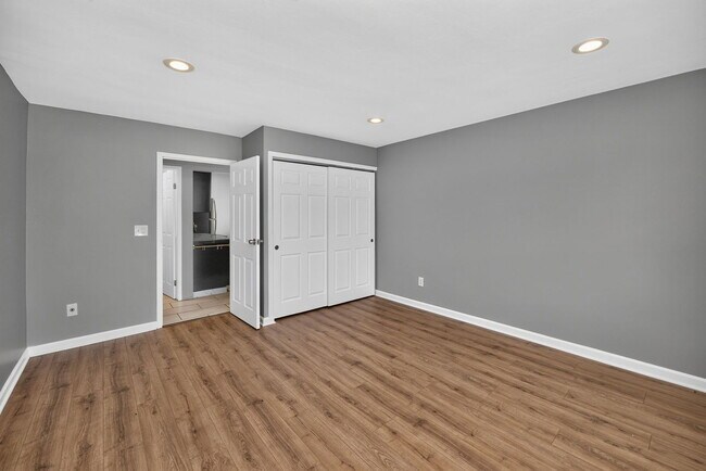 Building Photo - 5458 Beechmont Ave