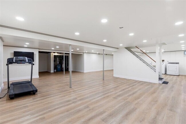 Building Photo - 2 Wardlaw Ct