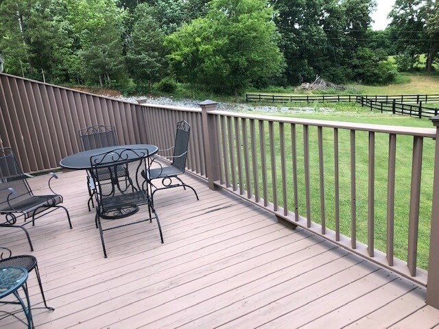 Building Photo - Quaint setting, One Level 3BR/ 2BA 2-Car Garage Condo