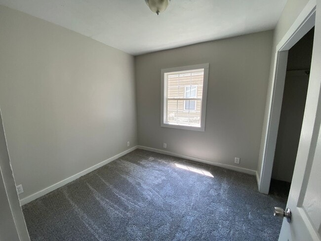 Building Photo - CLEVES - Adorable fresh tiny home w fenced...