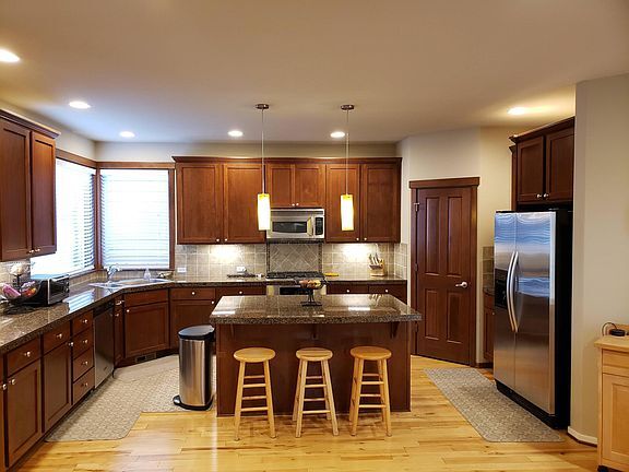 Spacious Kitchen - 3475 NE Meadow Way