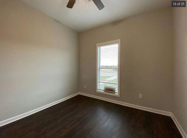 Building Photo - 6132 Burbank Crossing Loop