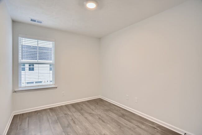Building Photo - Move-In Special! 3 Bed/3 Bath Townhome with Garage / Pet-Friendly / Available Now!
