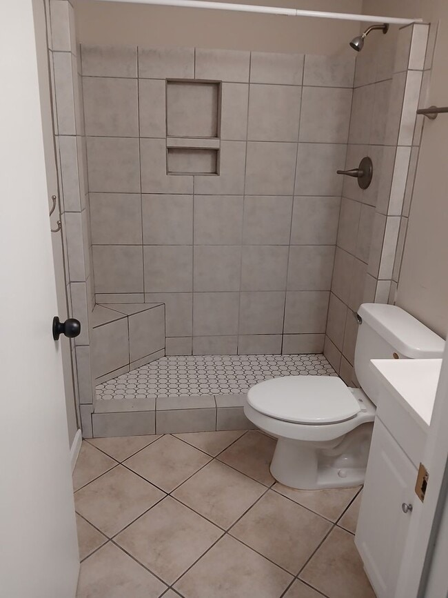 Building Photo - Walk in Shower! Single Level, 2 BR, 2 FULL Bath Townhome $1325/mo. Garner, NC !