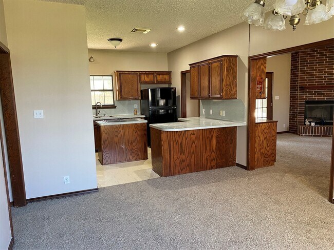 Building Photo - 301 Jansen Dr