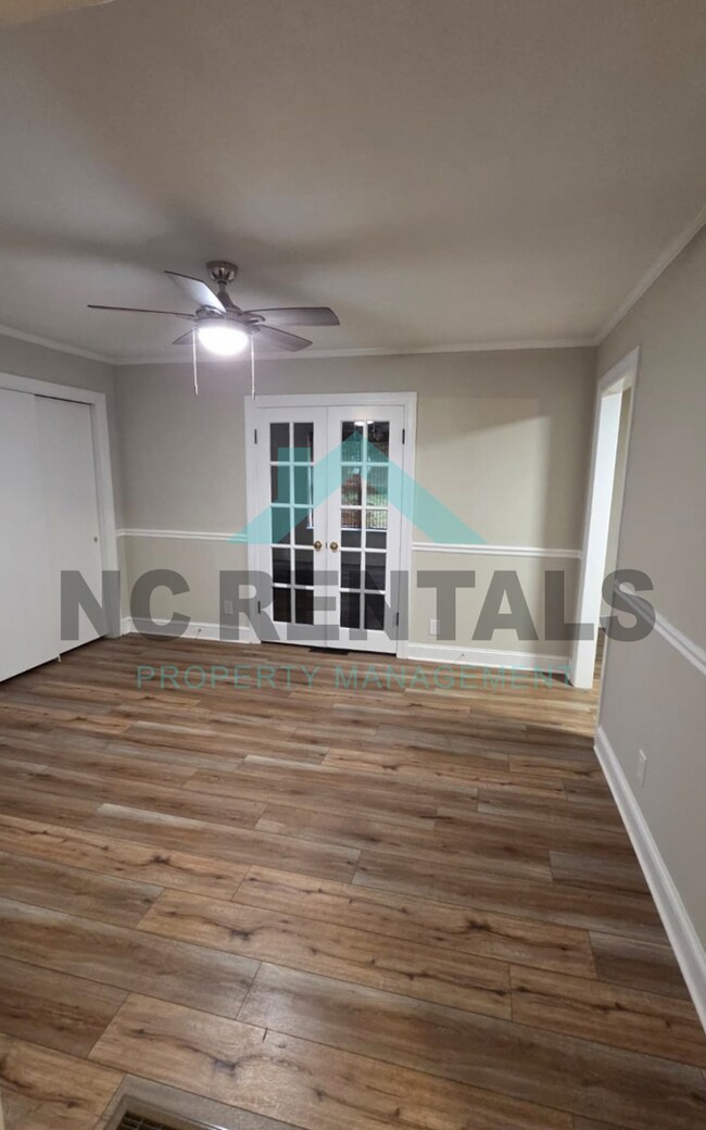 Building Photo - 706 Hedrick Dr
