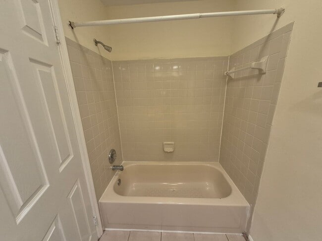 Building Photo - A Great Fairview Commons Townhome!