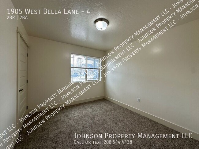 Building Photo - 1905 W Bella Ln