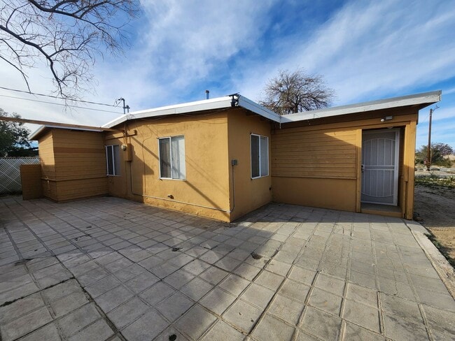 Building Photo - Welcome to your 3 bedroom 2 bath Home!