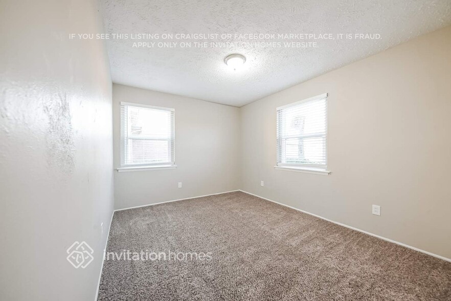 Building Photo - 3004 Albany Dr