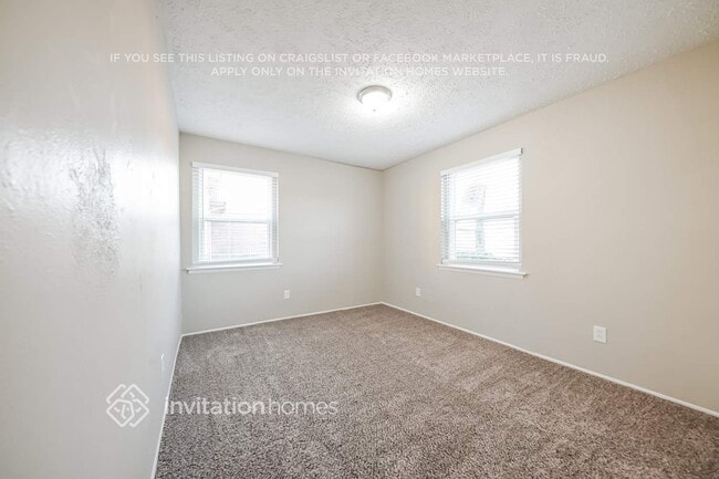 Building Photo - 3004 Albany Dr