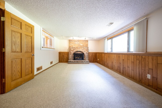 Building Photo - 17420 Barrington Ct