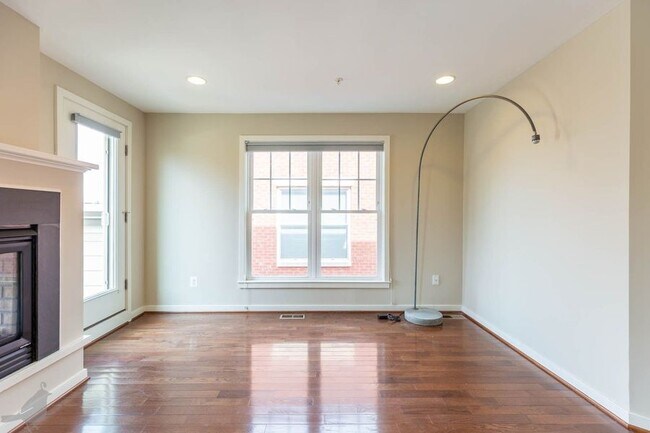 Building Photo - 2909 Chancellor's Way NE