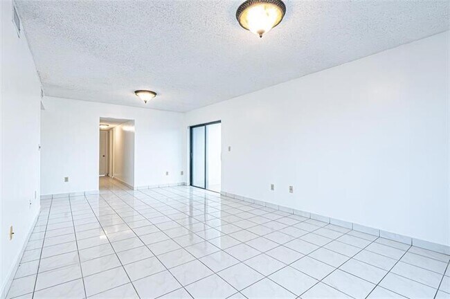Building Photo - 1470 W 41st St
