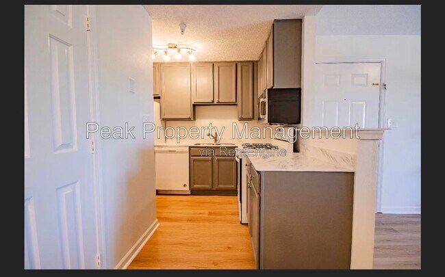Building Photo - 820 Brassie Ln