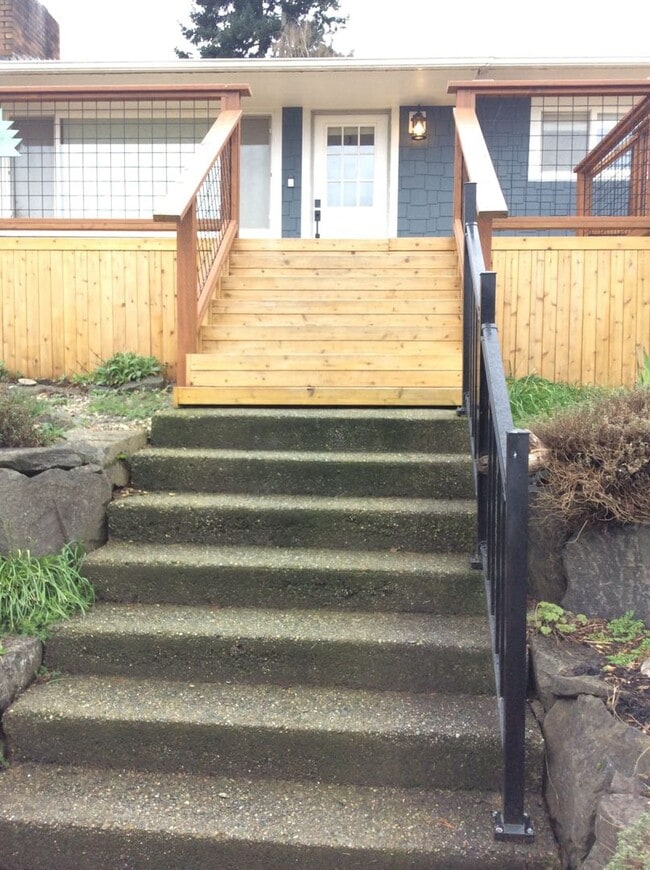 Building Photo - Browns Point Beauty! Spacious 2BDRM/1.75 BATH Home with Partial View of the Sound!