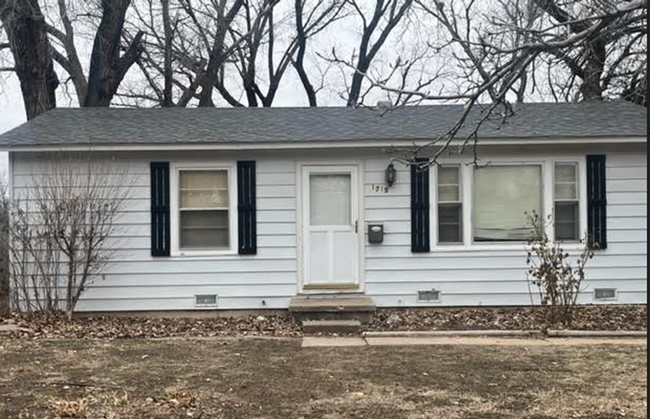 Primary Photo - Adorable 2 Bedroom 1 Bath Home in Southwes...