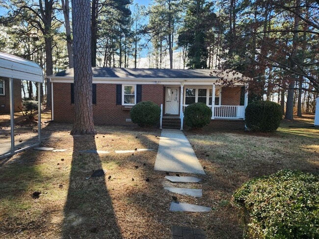 Building Photo - 3 Bed 1 bath Rancher-Kenbridge/Blackstone